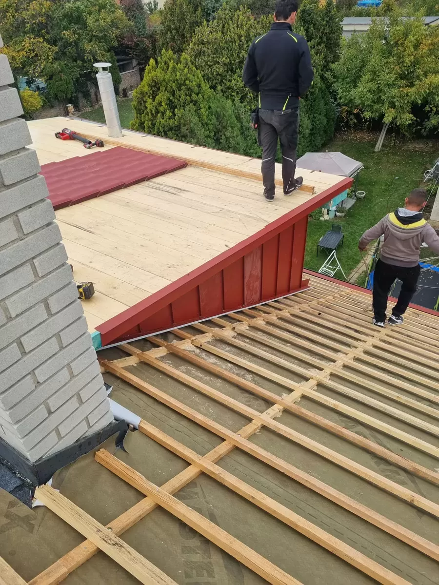 Tartós tetőfelújítás cserepes lemezekkel Tartós tetőfelújítás cserepes lemezekkel
